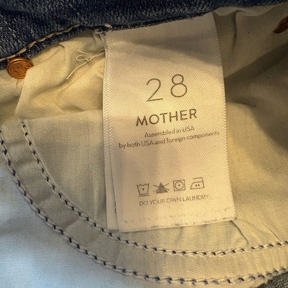 MOTHER The Mid-Rise Dazzler Ankle Fray Jeans - Picture 5 of 7